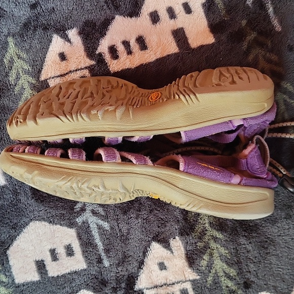 Keen Sandals - Size 2 - Picture 5 of 6